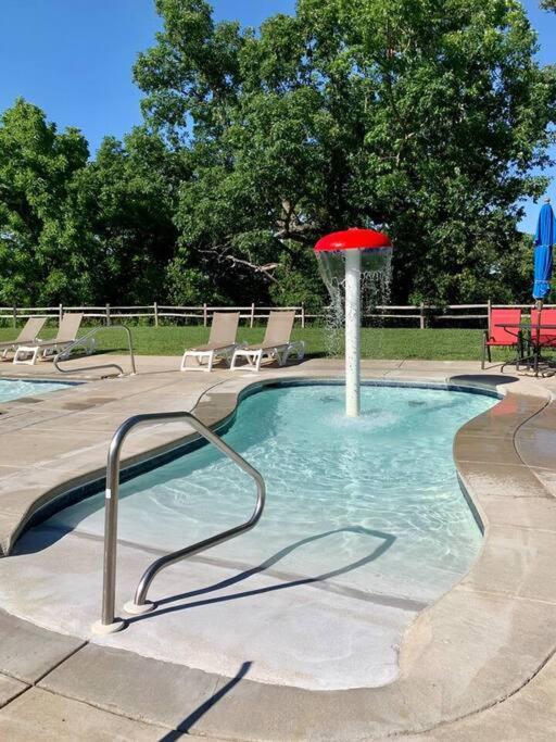 The Lake Fish-Amazing Views-Sleeps 24-Indoor-Outdoor Pools Branson Exterior photo