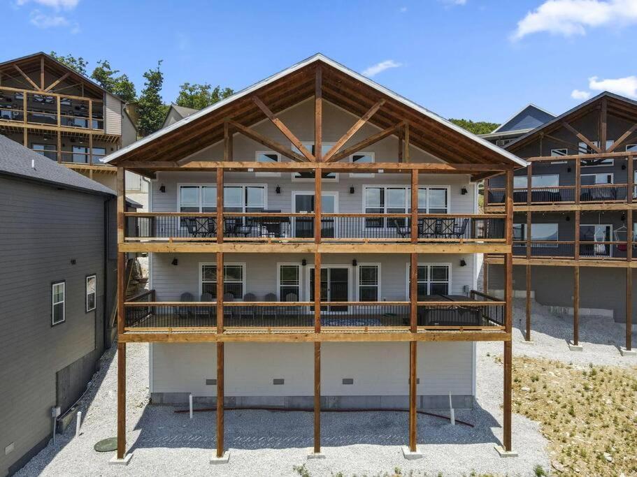 The Lake Fish-Amazing Views-Sleeps 24-Indoor-Outdoor Pools Branson Exterior photo