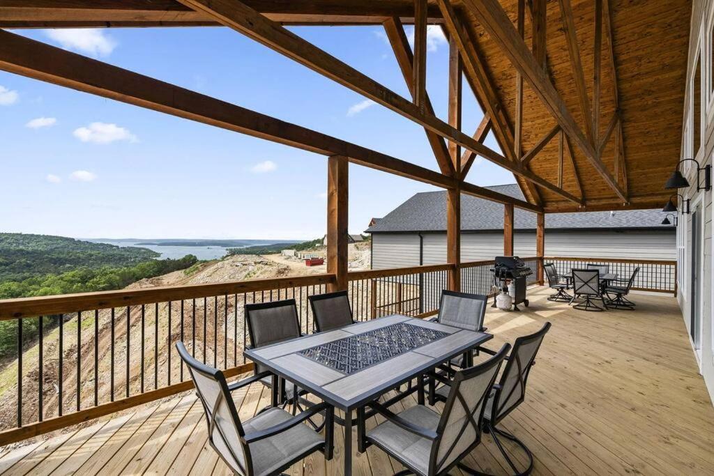 The Lake Fish-Amazing Views-Sleeps 24-Indoor-Outdoor Pools Branson Exterior photo